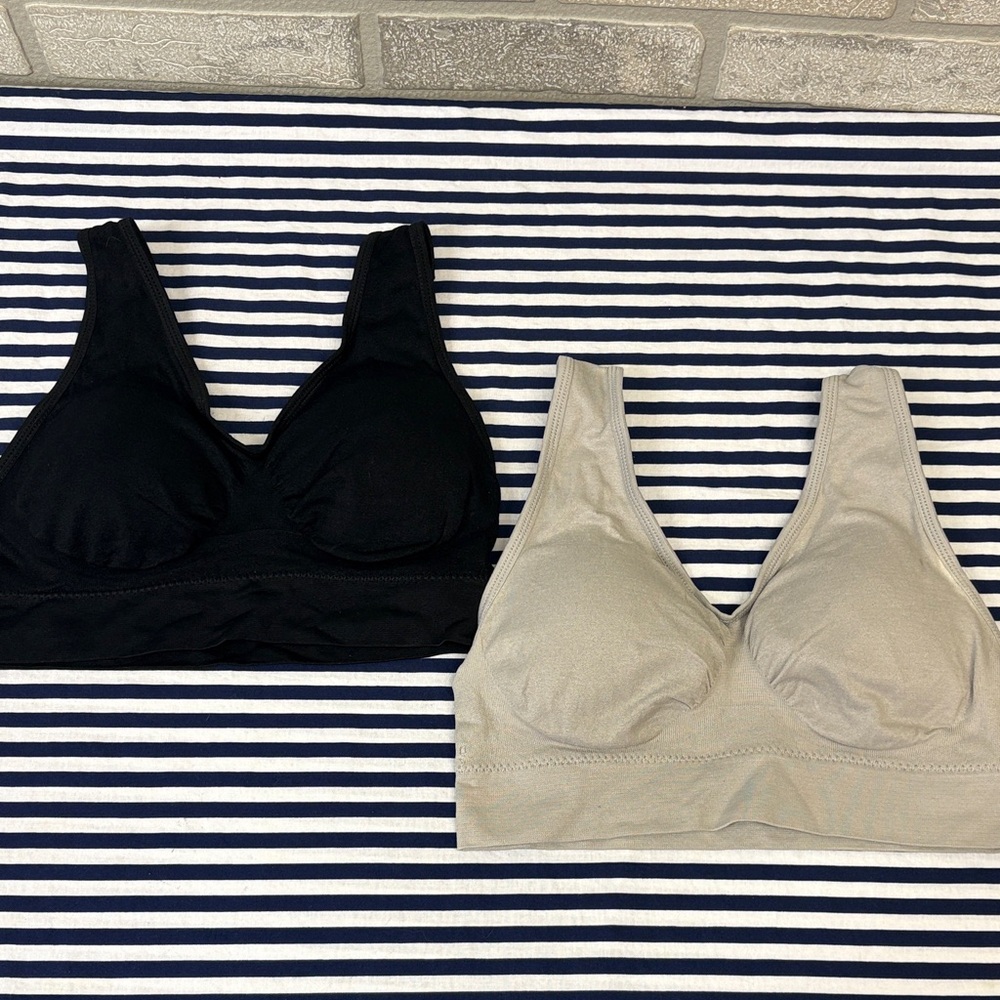 2 Pack of Wireless Bras Gray and Black Size Medium